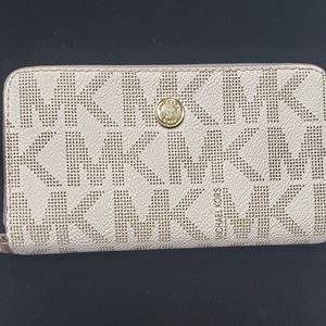 Michael Kors Wallet Phone Wristlet